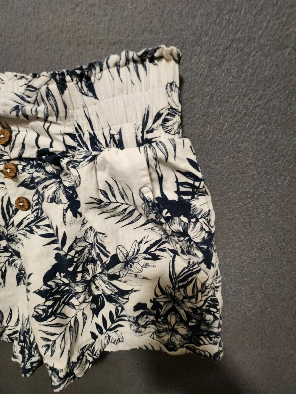 Jolt Shorts Women Size Large White & Blie Floral Linen Blend Pockets